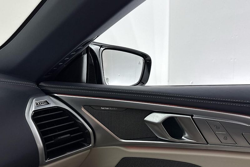 BMW Řada 8 M850i xDrive - fotka 21 z 33