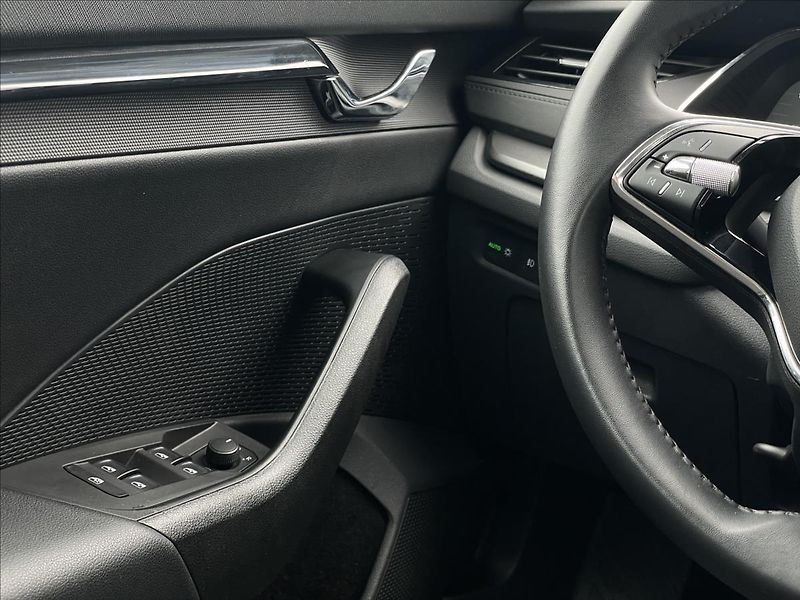 Škoda Octavia 2,0 TDI Combi Ambition Plus - fotka 15 z 23