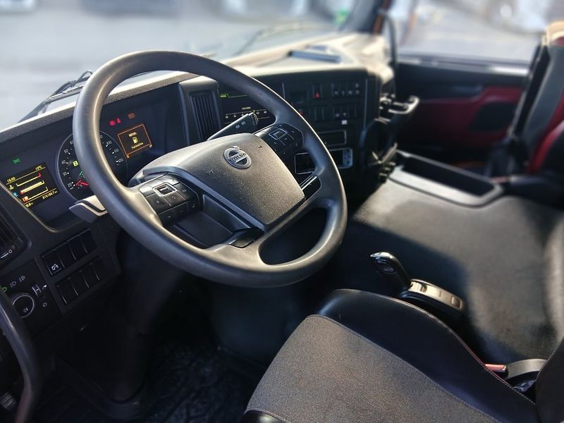 Volvo FMX460 8x4 S3 EURO 6 - fotka 15 z 17