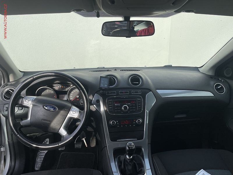 Ford Mondeo (2012) 2.0 TDCi, AC, TZ - fotka 8 z 20