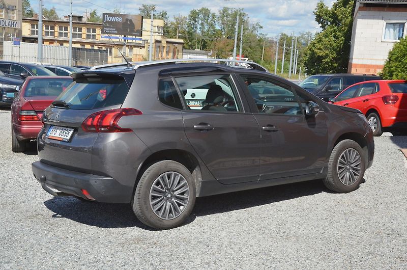 Peugeot 2008 (2017) 1.2 PT 60kW KLIMA / TAŽNÉ - fotka 6 z 28