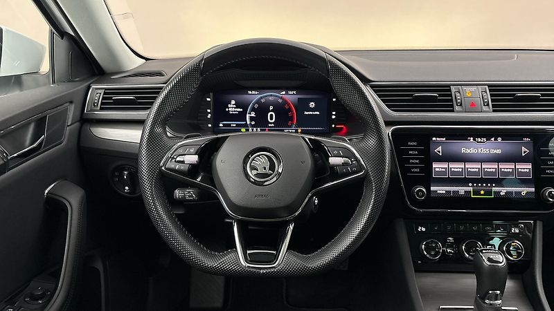 Škoda Superb 2.0 TDI DSG 4x4 Style Combi - fotka 9 z 30