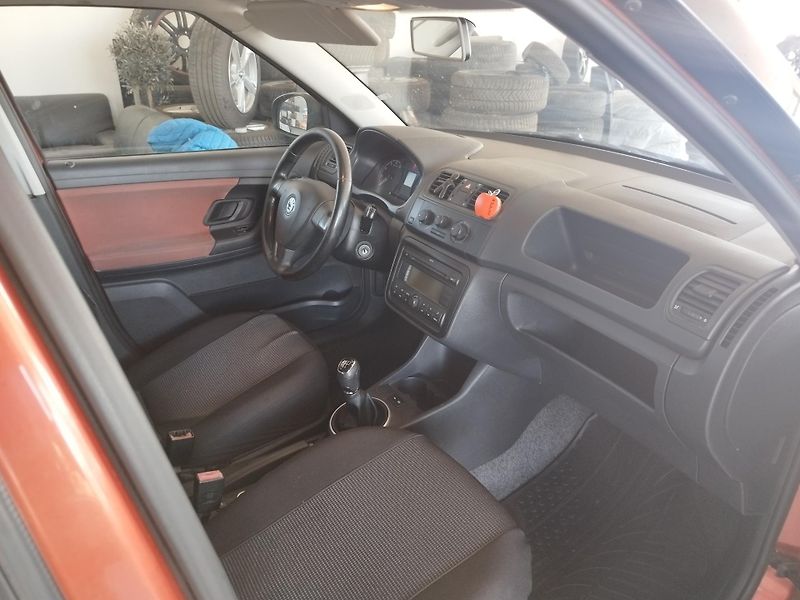 Škoda Fabia (2007) 1.244kW, TAŽ.ZAŘ. - fotka 11 z 26
