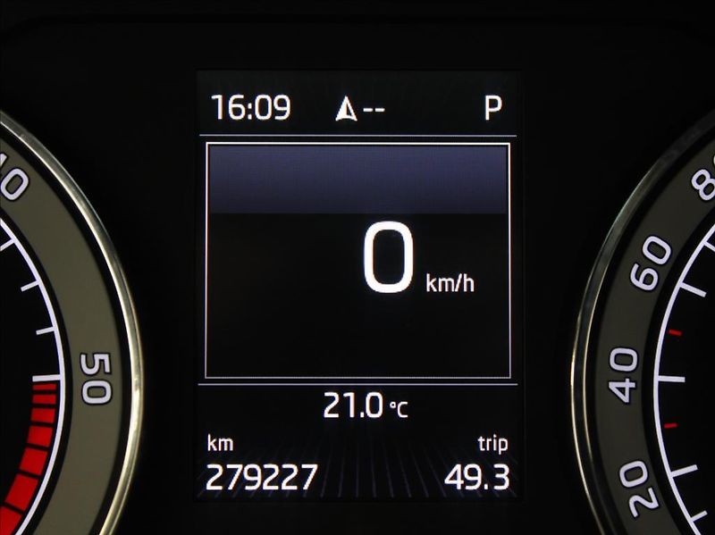 Škoda Superb 2,0 TDi 140kW Laurin & Klement - fotka 32 z 32