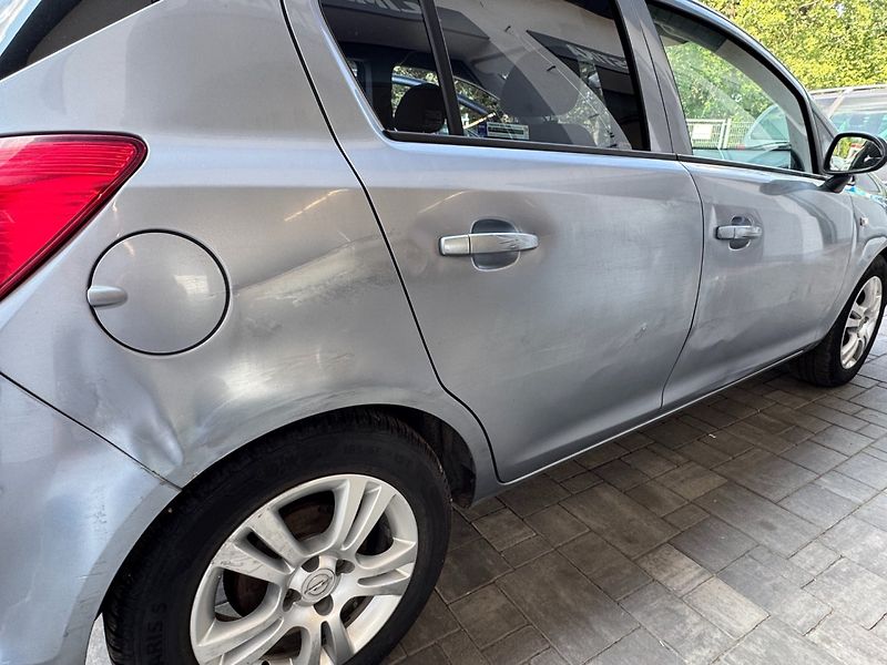 Opel Corsa (2008) 1.2 16V - fotka 20 z 21