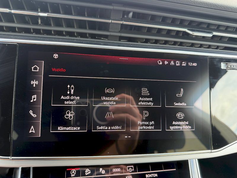 Audi Q8 (2023) 50 TDI 210kW Quattro S-LINE - fotka 23 z 35