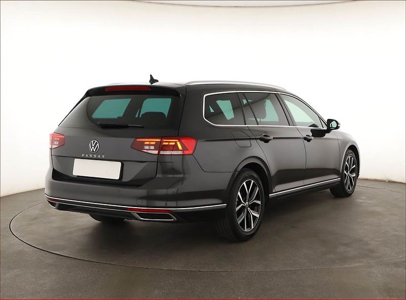 Volkswagen Passat (2021) 2.0 TDI, Automat, Kůže, Navi - fotka 5 z 20