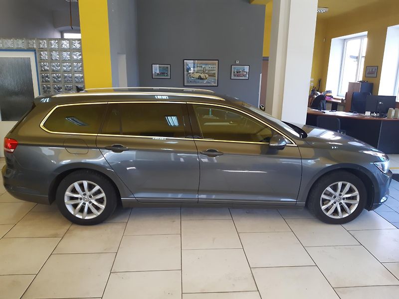 Volkswagen Passat 2.0 TDI COMBI NAVI TEMPOMAT - fotka 7 z 21