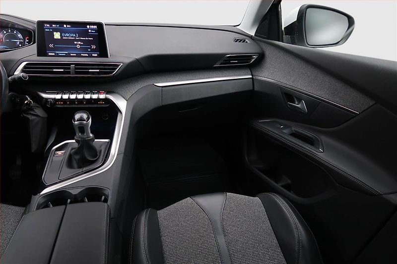 Peugeot 5008 (2018) PureTech 130, 7 míst, ČR,1.maj - fotka 8 z 19