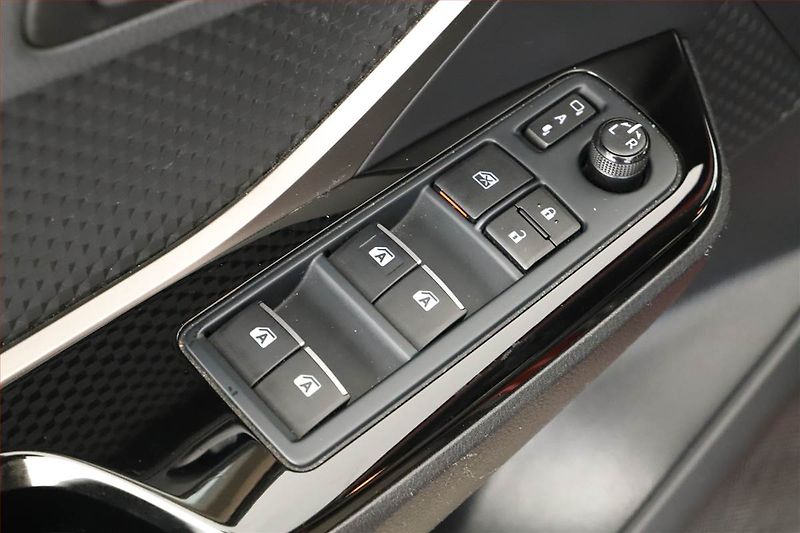 Toyota C-HR (2019) 1.8 Hybrid - fotka 15 z 15