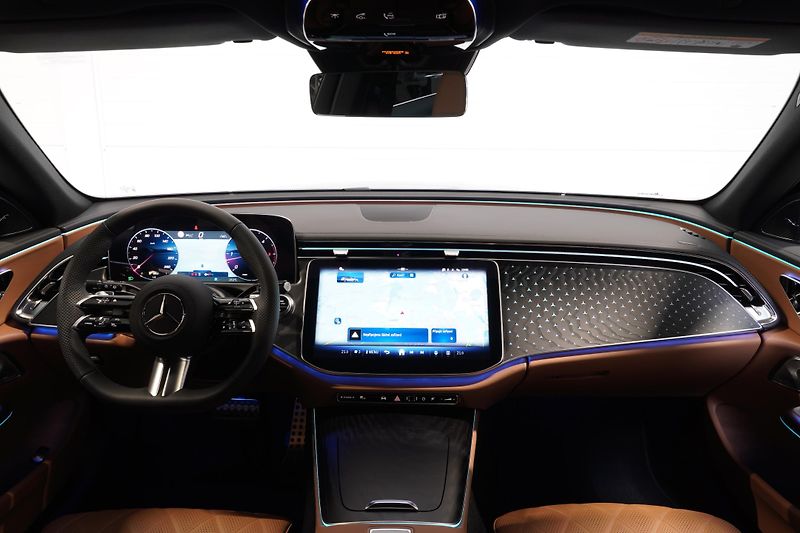 Mercedes-Benz Třídy E 220d4M,AMG,VZDUCH,VENTILACE,TZ - fotka 19 z 34