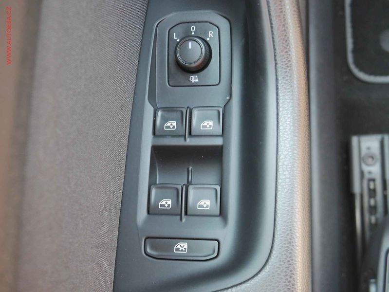 Volkswagen Passat (2019) 2.0TDi, DSG, LED, navi - fotka 13 z 17