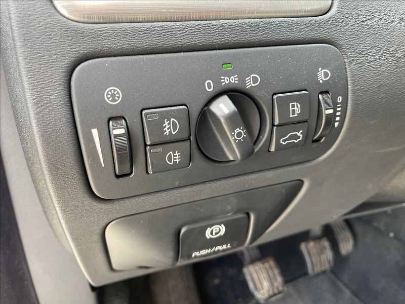 Volvo V70 2,0 d 100kw Momentum Kinetic o - fotka 20 z 31