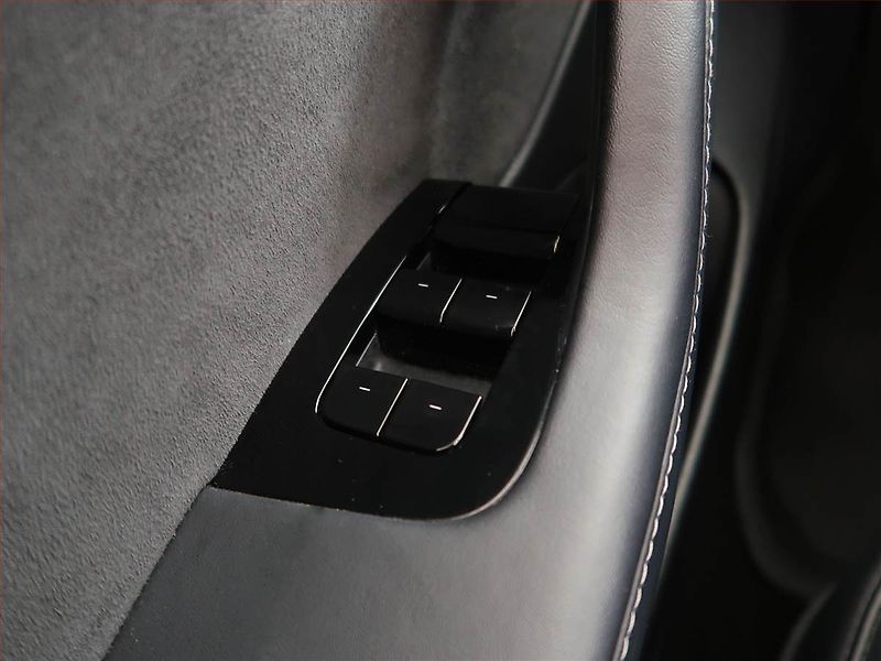 Tesla Model 3 (2020) Std Range Plus 52kWh, SoH 84% - fotka 16 z 22