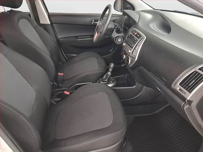 Hyundai i20 (2013) 1.2 - fotka 9 z 16