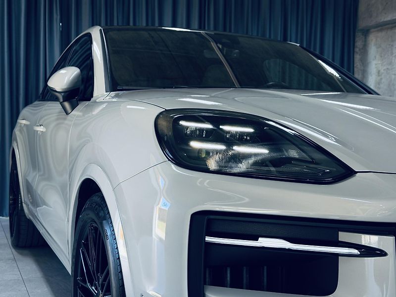 Porsche Cayenne (2023) S*V8*SPORTDESIGN*ZÁRUKA*MAX.VY - fotka 4 z 43