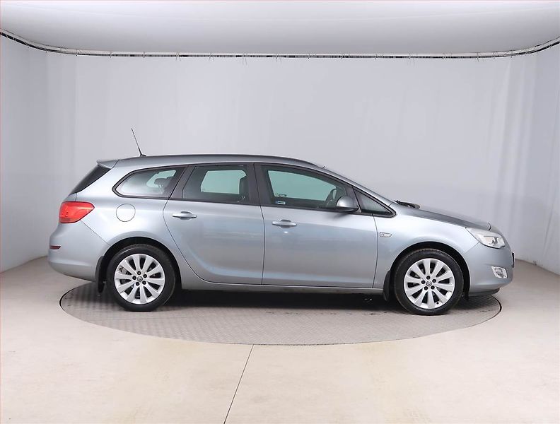 Opel Astra (2011) 1.4 T, Serv.kniha, Tempomat - fotka 6 z 15