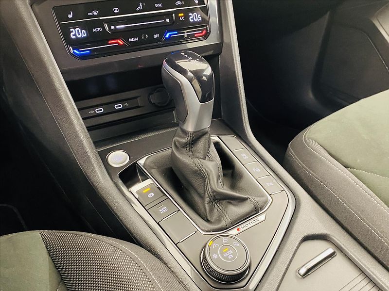 Volkswagen Tiguan Allspace 2,0 TSI DSG 140kW 4x4 - fotka 16 z 24