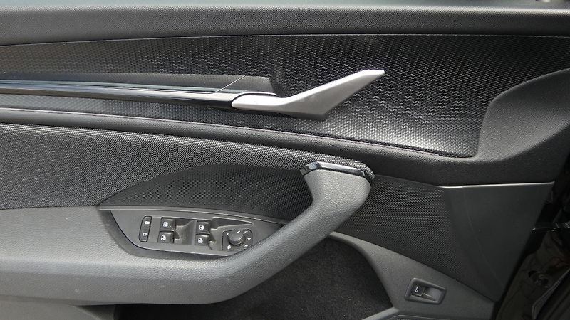 Škoda Kodiaq 2,0 TDi Selection 142 kW 4x4 D - fotka 9 z 26