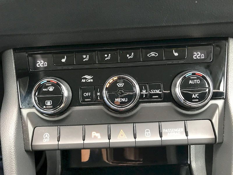 Škoda Karoq (2024) 1.5 TSI /110KW / 6MP / Style - fotka 14 z 28