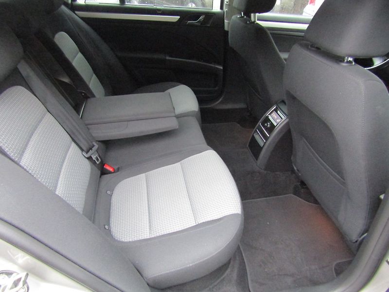Škoda Superb (2011) 1.6 TDI 77kW - fotka 29 z 45