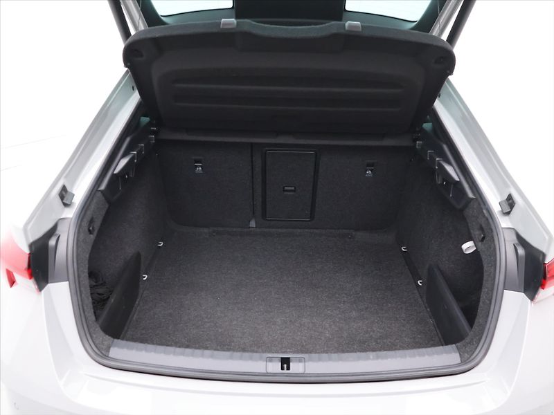 Škoda Octavia 2,0 TSI RS 180kW DSG CZ 1.Maj - fotka 10 z 30