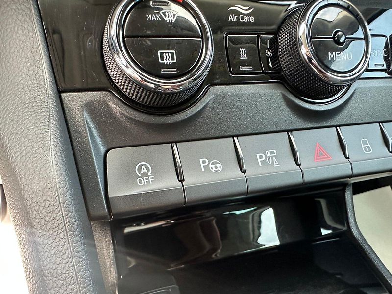 Škoda Karoq (2022) 2,0TDI 4x4 DSG Style - fotka 27 z 31
