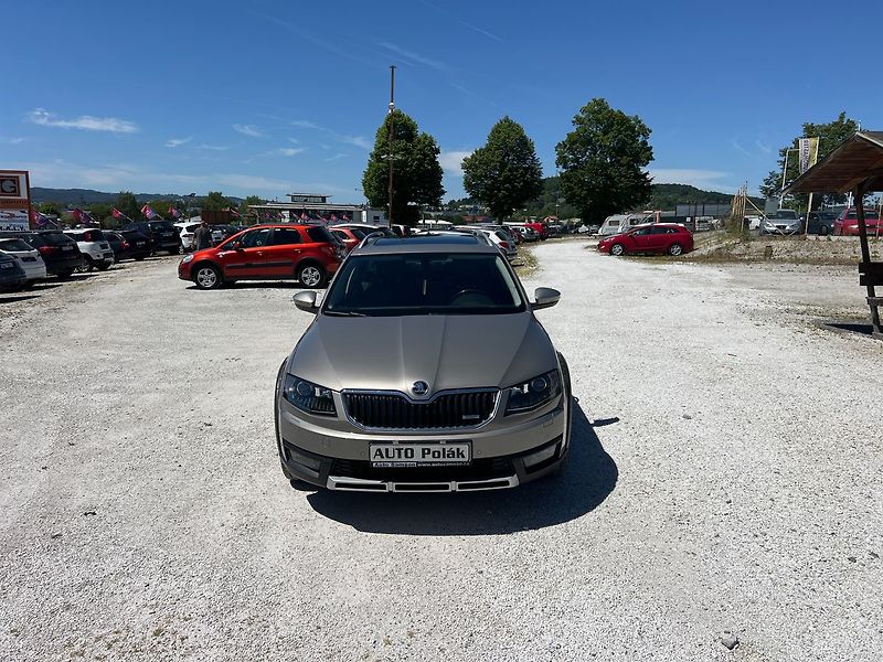Škoda Octavia 2.0 TDi - fotka 2 z 16