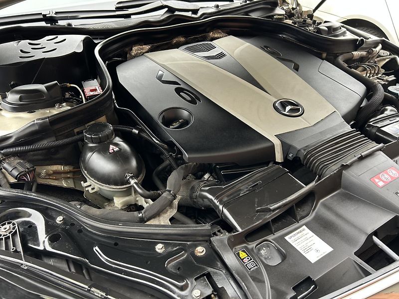 Mercedes-Benz Třídy E E350 CDI BlueEFFICIENCY 4Matic - fotka 39 z 45
