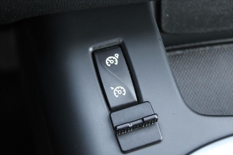 Renault Scénic 1,6 dCi  KEYLESS,7.MÍST,BOSE - fotka 14 z 34