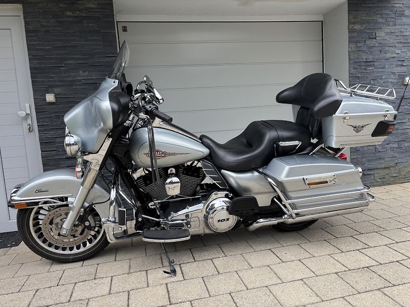 Harley-Davidson FLHTC Electra Glide Classic (2011) TC 103, 62kW, ČR, 1 majitel - fotka 4 z 10