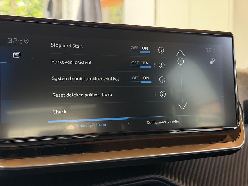 Peugeot 208 ACTIVE PACK 1.2 PureTech 100 S - fotka 14 z 31