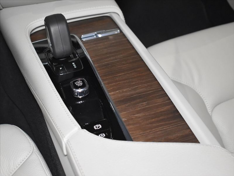 Volvo V90 2,0 CC PRO B4 AWD - fotka 15 z 24