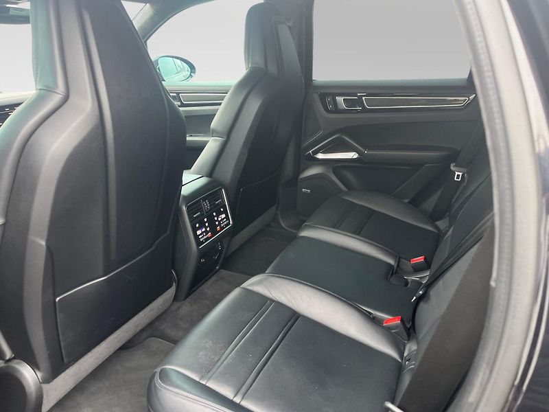 Porsche Cayenne (2021) Turbo - fotka 21 z 29