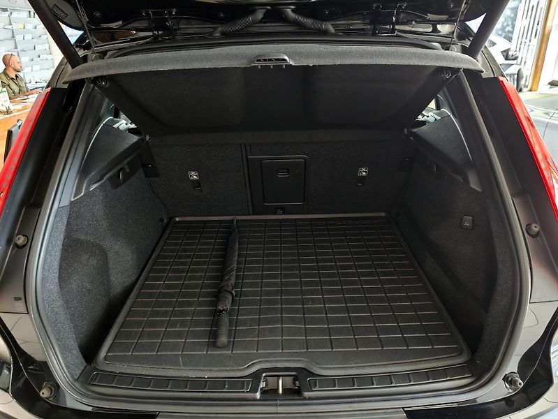 Volvo XC40  D3 AWD Momentum+Winter Pack - fotka 20 z 23