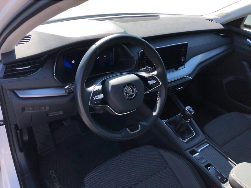 Škoda Octavia 2.0 TDI Ambition - fotka 5 z 28