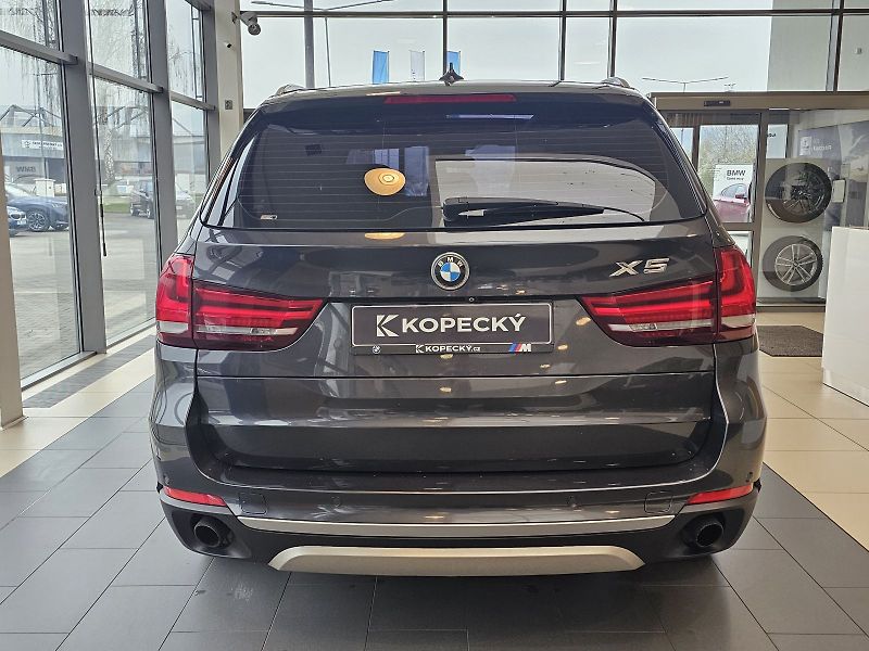 BMW X5 xDrive30d - fotka 4 z 23