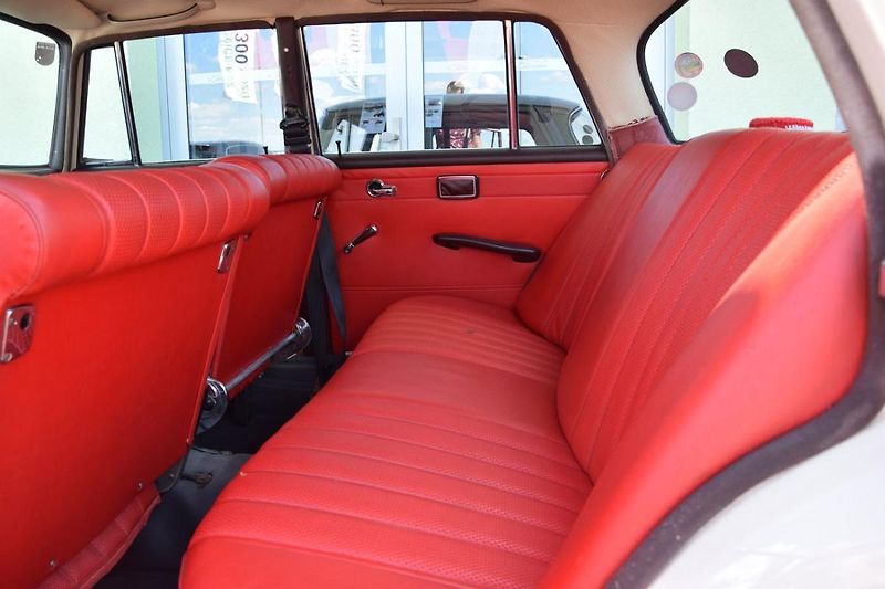 Mercedes-Benz 200 (1968) 200D  - fotka 13 z 31