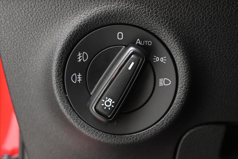 Škoda Karoq 2,0 TDI 110kW 4x4 DSG Ambition - fotka 26 z 30