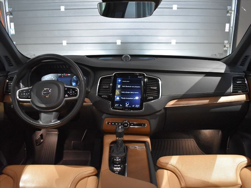 Volvo XC90 2,0 D5 AWD INS, Bowers,vzduch, - fotka 14 z 31