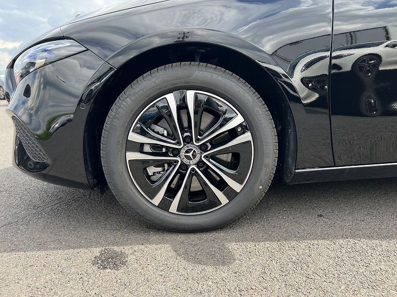 Mercedes-Benz Třídy A 250e s hybridní technologií EQ - fotka 18 z 23