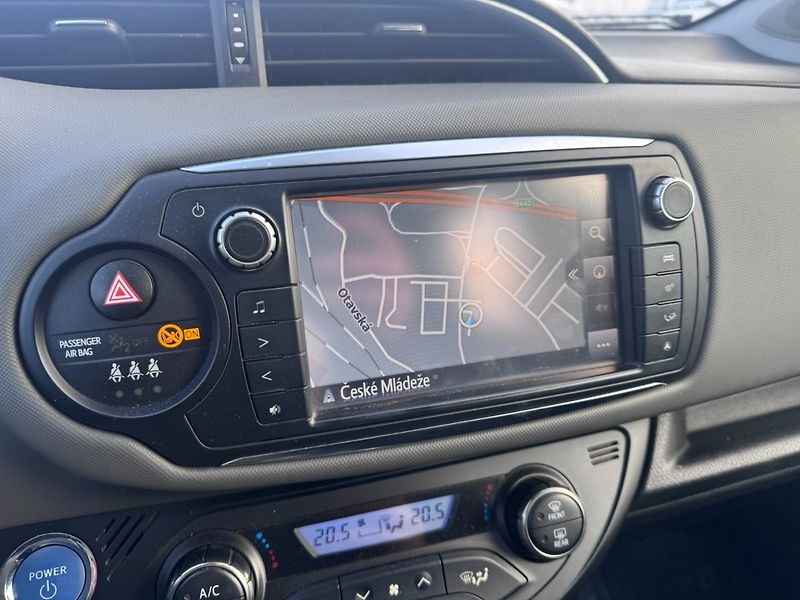 Toyota Yaris (2016) HYBRID 1,5 54 KW STK AUTOMAT - fotka 27 z 38