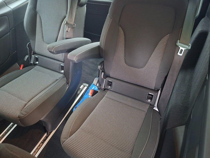 Mercedes-Benz Třídy V (2020) V 300d 176kW 4MATIC -1.MAJITEL - fotka 23 z 29