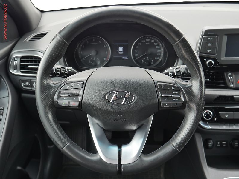 Hyundai i30 (2018) 1.4T-GDi, 2.maj,ČR, AC, park - fotka 11 z 21