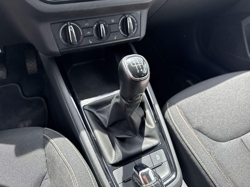 Škoda Kamiq (2022) 1.0 TSI Ambition - fotka 21 z 27
