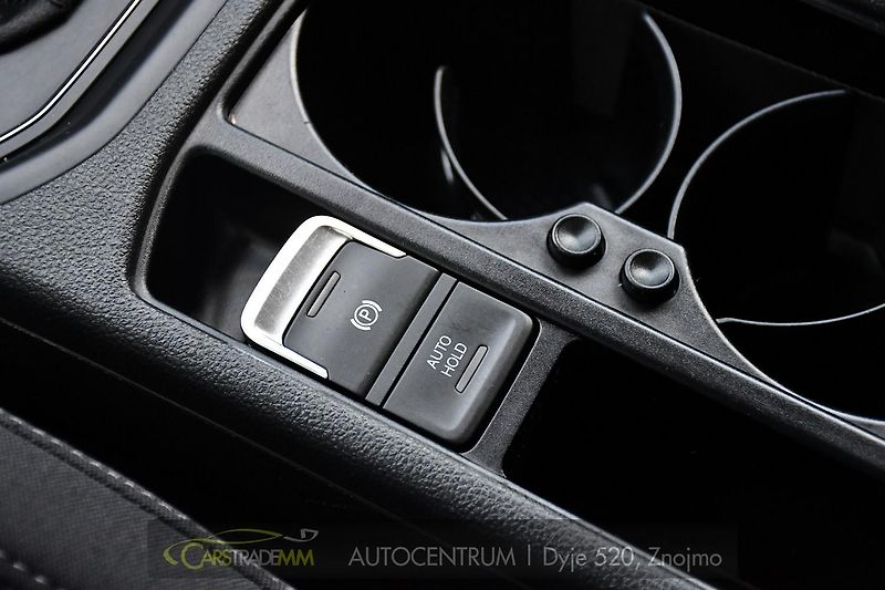 Volkswagen Touran 1.6TDi DSG  - fotka 35 z 48