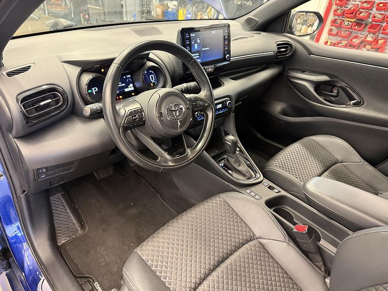 Toyota Yaris 1.5 hybrid 68 kW - fotka 10 z 21