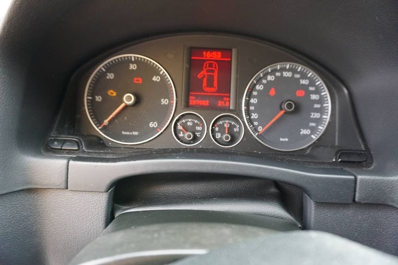Volkswagen Golf Plus (2008) 1,9 - fotka 15 z 24