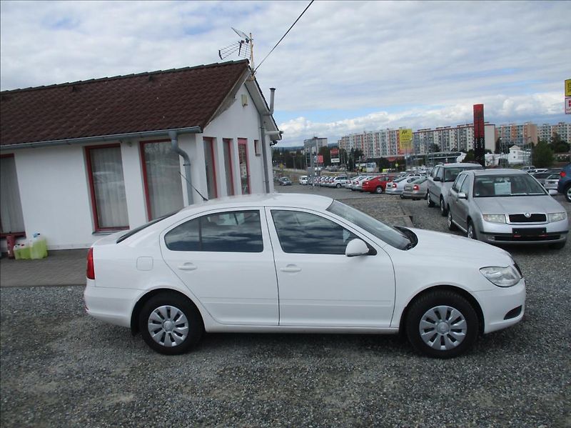 Škoda Octavia 1,4 i, klimatizace, servis, - fotka 5 z 36
