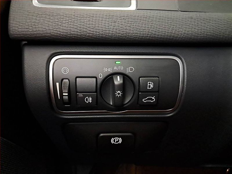 Volvo XC60 (2017) D4, 4X4, Automat, Serv.kniha - fotka 18 z 19